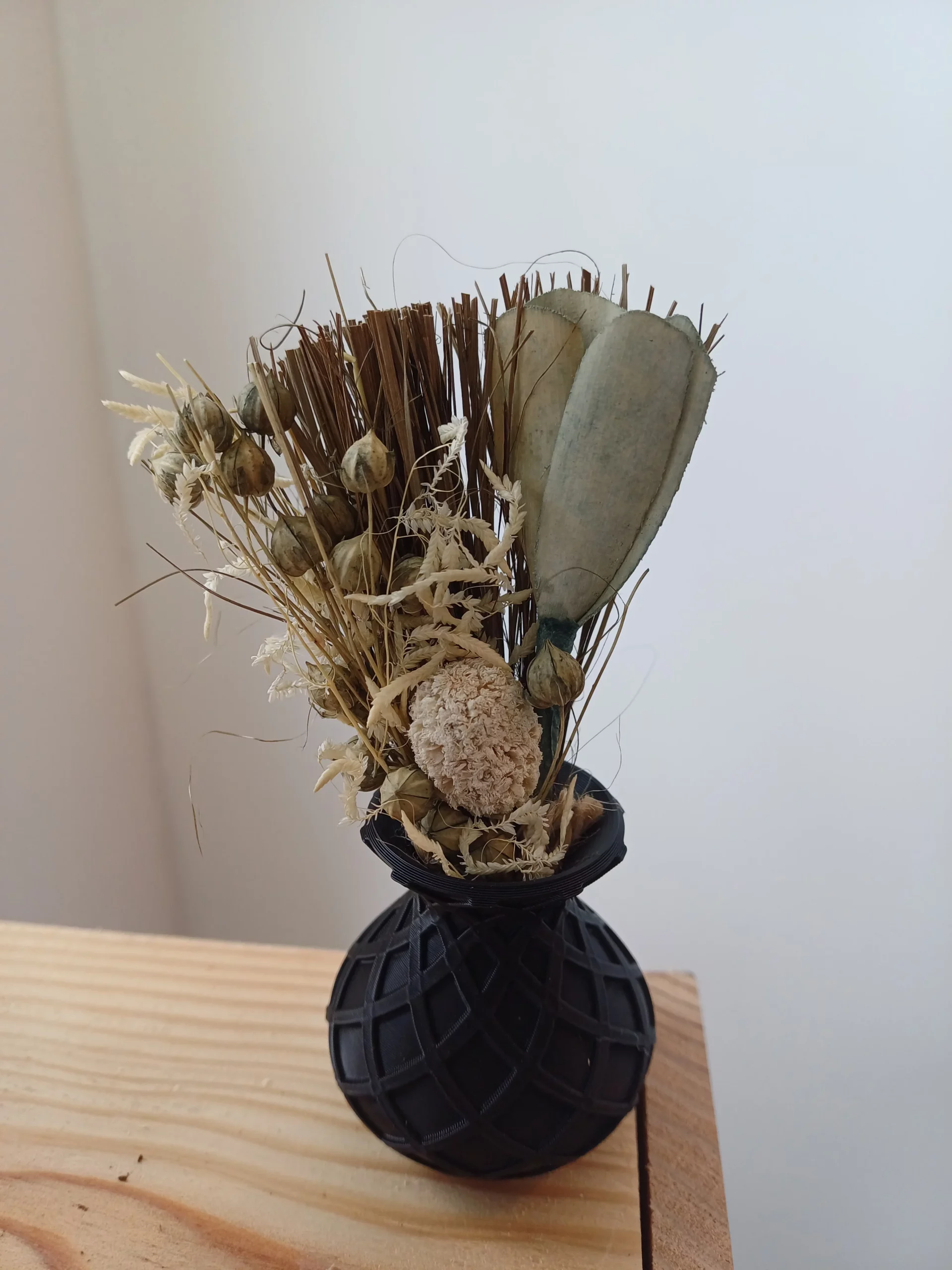 Mini Vase 3D avec Bouquet de Fleurs Séchées – 10 cm