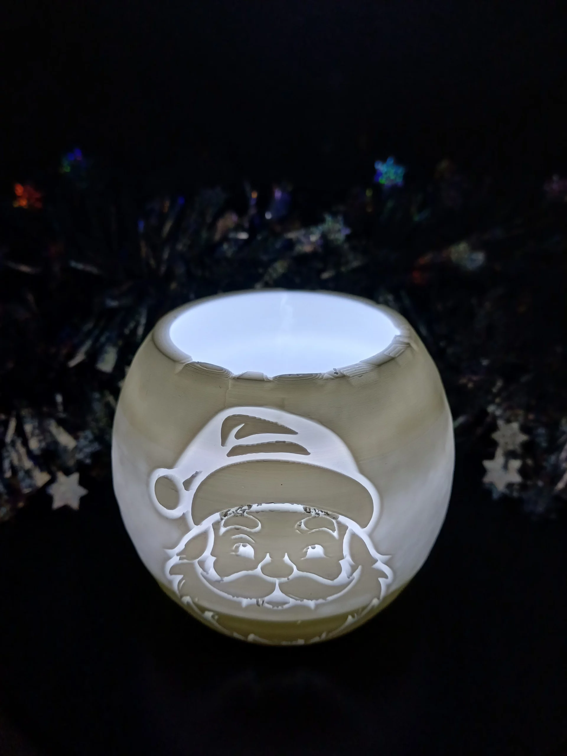 1000025372 Photophore “Boule de neige” décor Père Noël – Magie et chaleur des fêtes